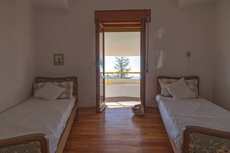 Top 20 barzio villa and bungalow rentals airbnb barzio Camino disegno Frances