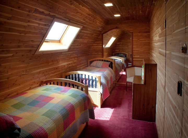 upstairs bedroom:  2 singles