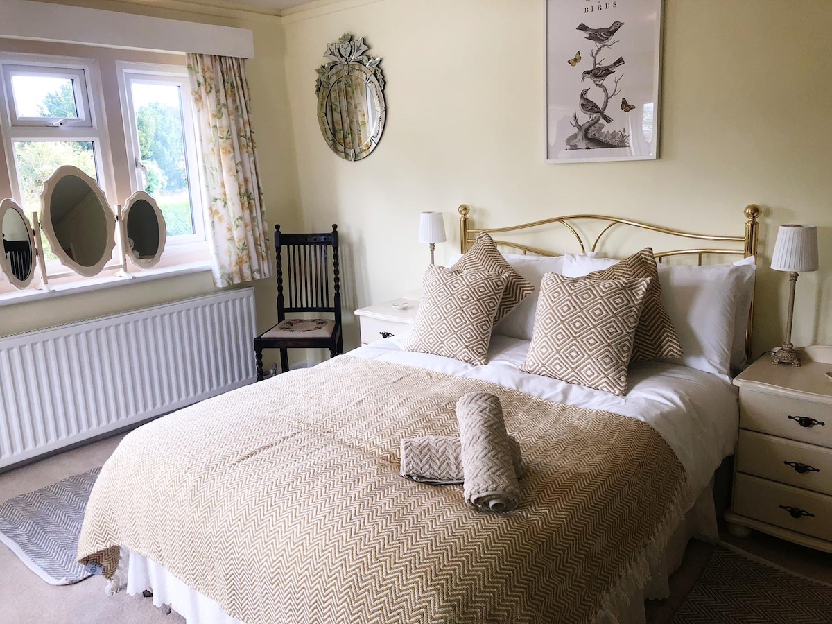 غرفة مزدوجة مزينة بشكل جميل