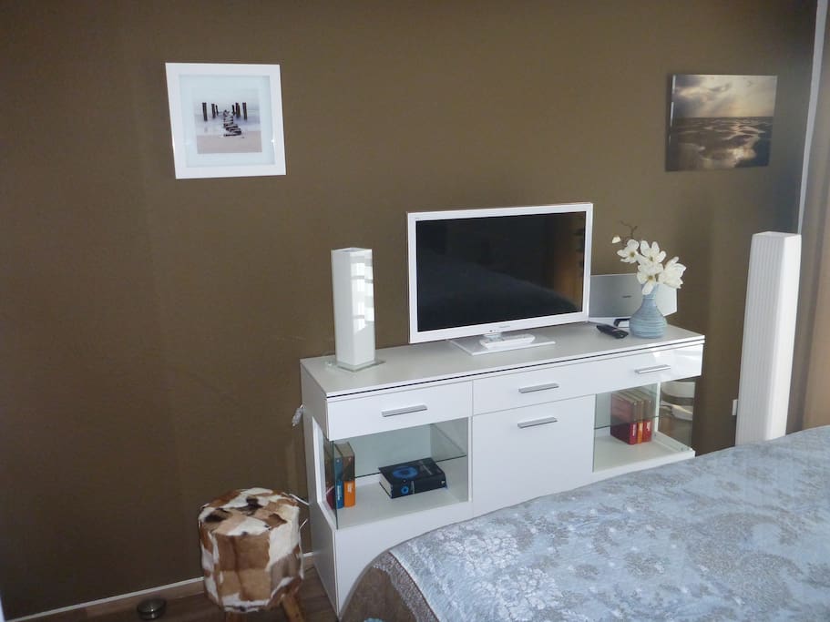 Schlafzimmer incl. komfortablen Boxsprngbett