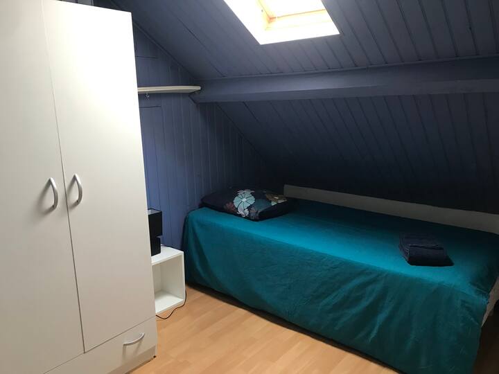 ห้องนอนพร้อมเตียง 2 เตียง x 1 คน