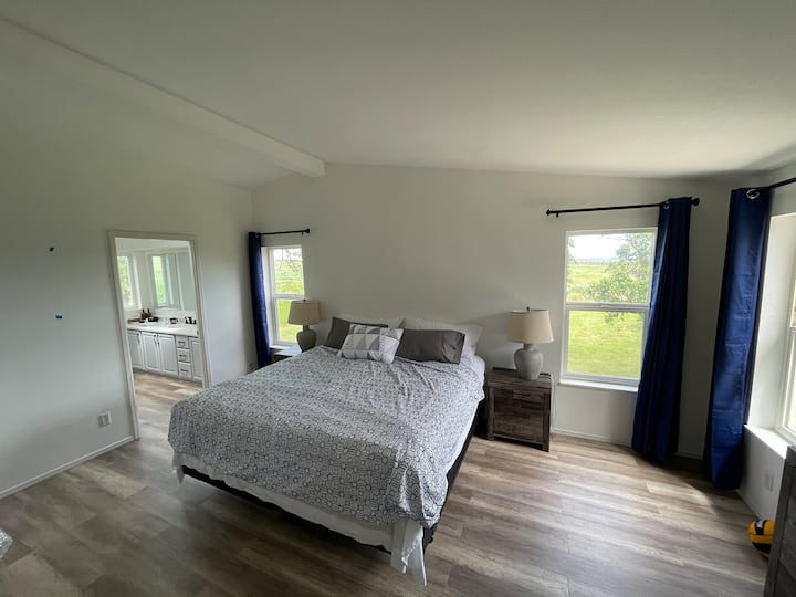 King bedroom and master bath.

View of Mt Hood from the bathroom and Mt Adam’s from the bedroom.