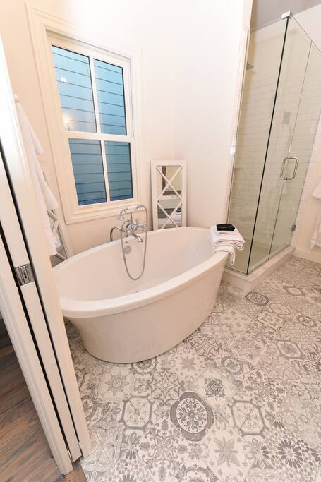 Angel's Share Suite (bath)