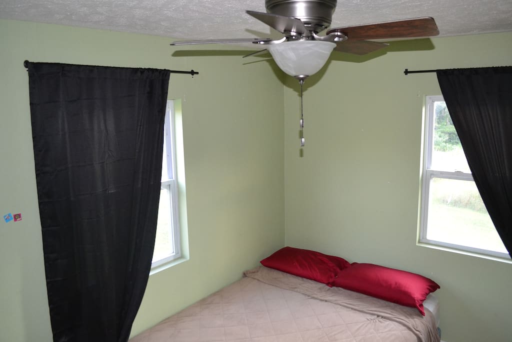 Room 1 - Queen Bed