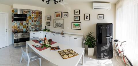 Sun, Sea, Grape / Слънце, море, грозде