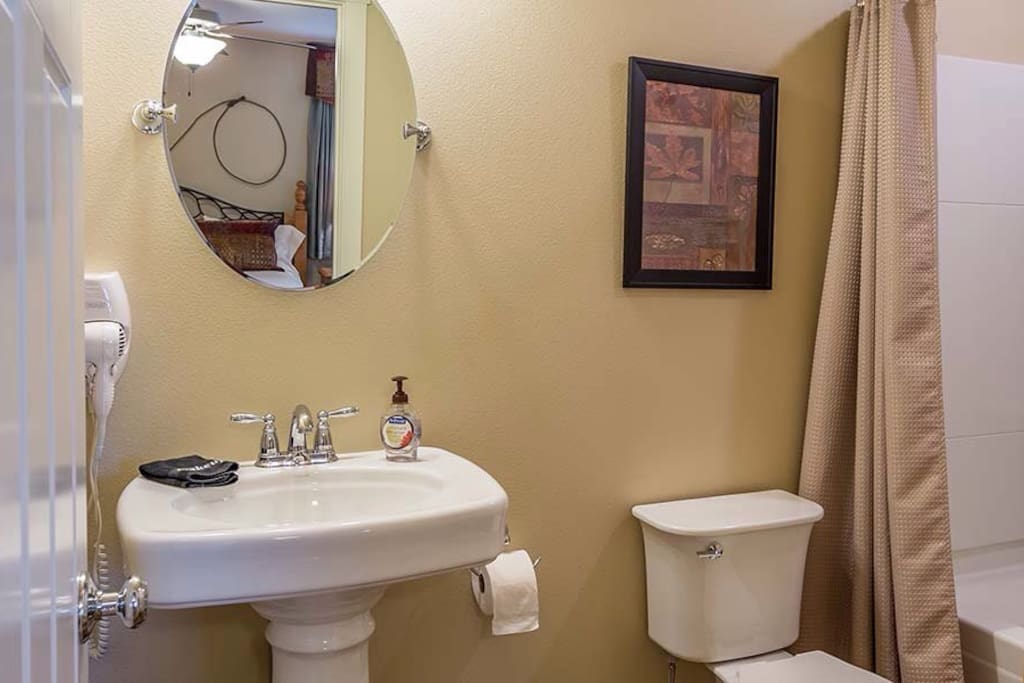 Clean and Shiny Bathroom with Tub/Shower.