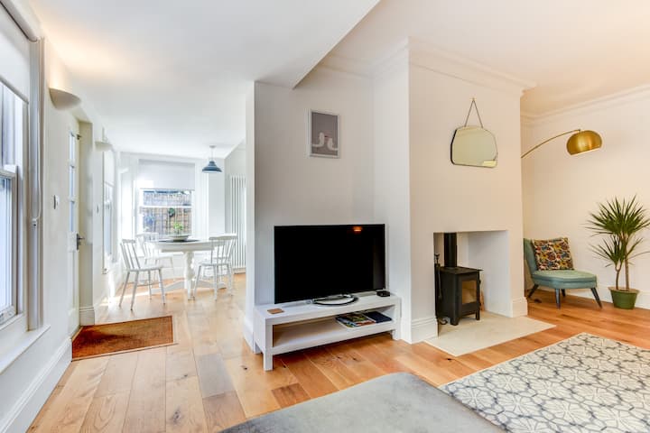 Beautiful Garden Flat Retreat, Close To The Beach - ステイング