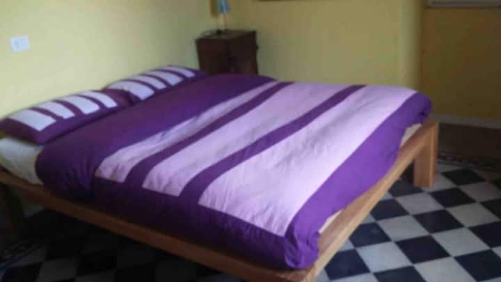 ชั้นบน: ห้องนอนขนาดคิงไซส์หลังที่สอง 