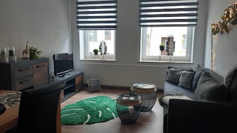Popular Airbnb listing: Ferienwohnung 1 - Fam. Schmidt Tropical Bedroom in Gera