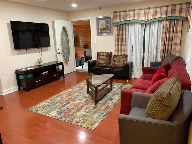 South Austin 5BR 3BA+Guest House 10 min airport/Dt