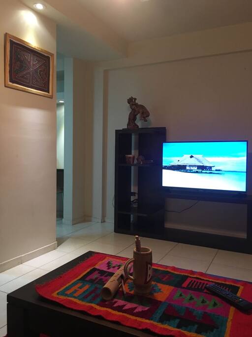 Smartv con servicio de cable y WiFi