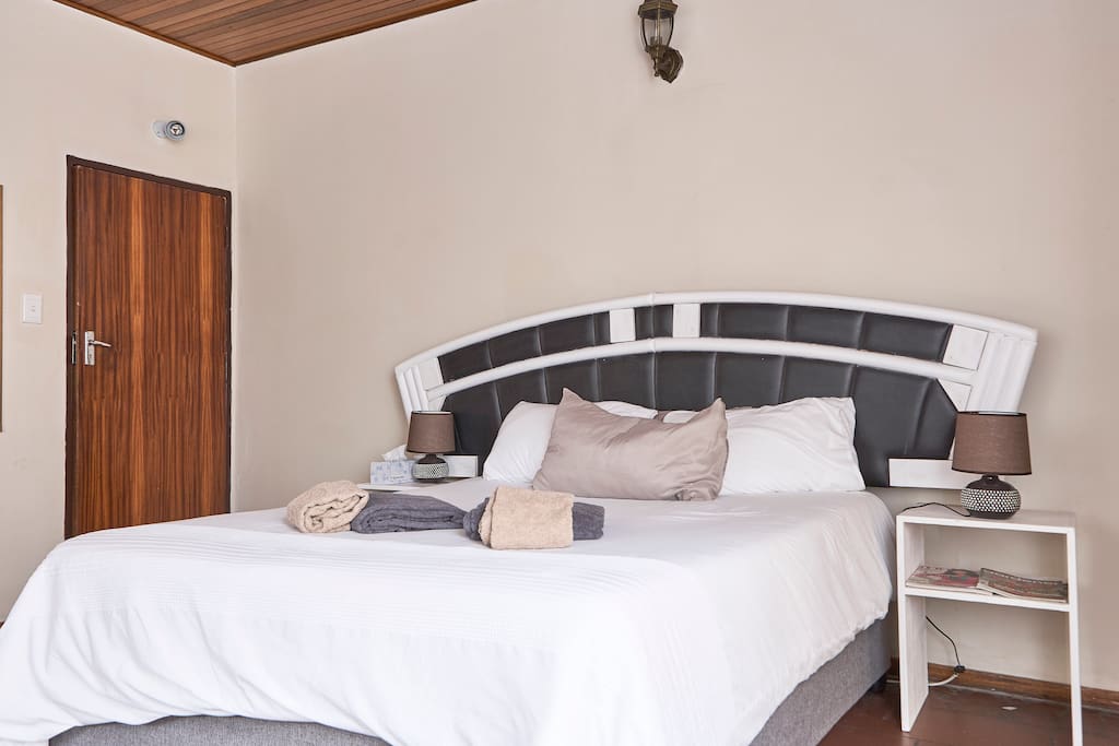 MAIN BEDROOM