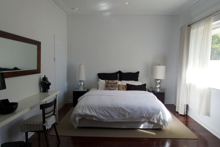 Big private studio with garden and gated carpark