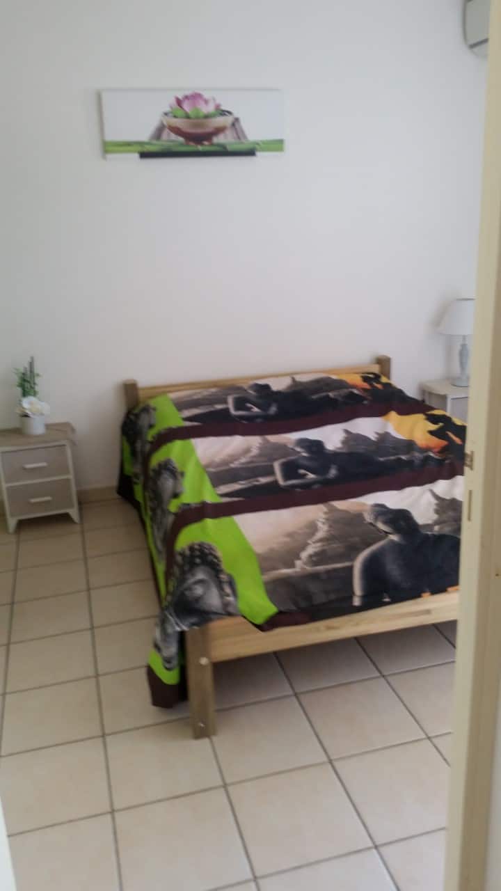 חדר שינה 1 עם מיטה זוגית 180*200 