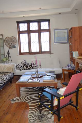 Lovely sea view apartment in Green Point gallery image 5