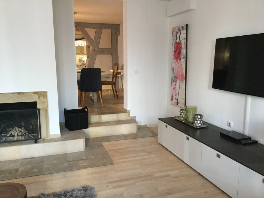 Wohnzimmer mit Blick ins Esszimmer