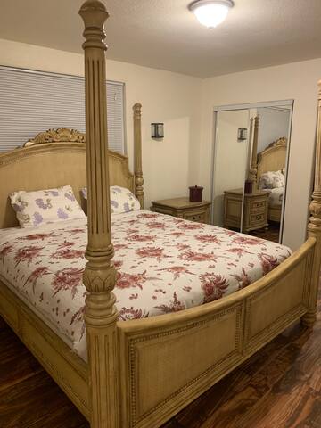 Private King Bedroom! Downtown Sacramento!
