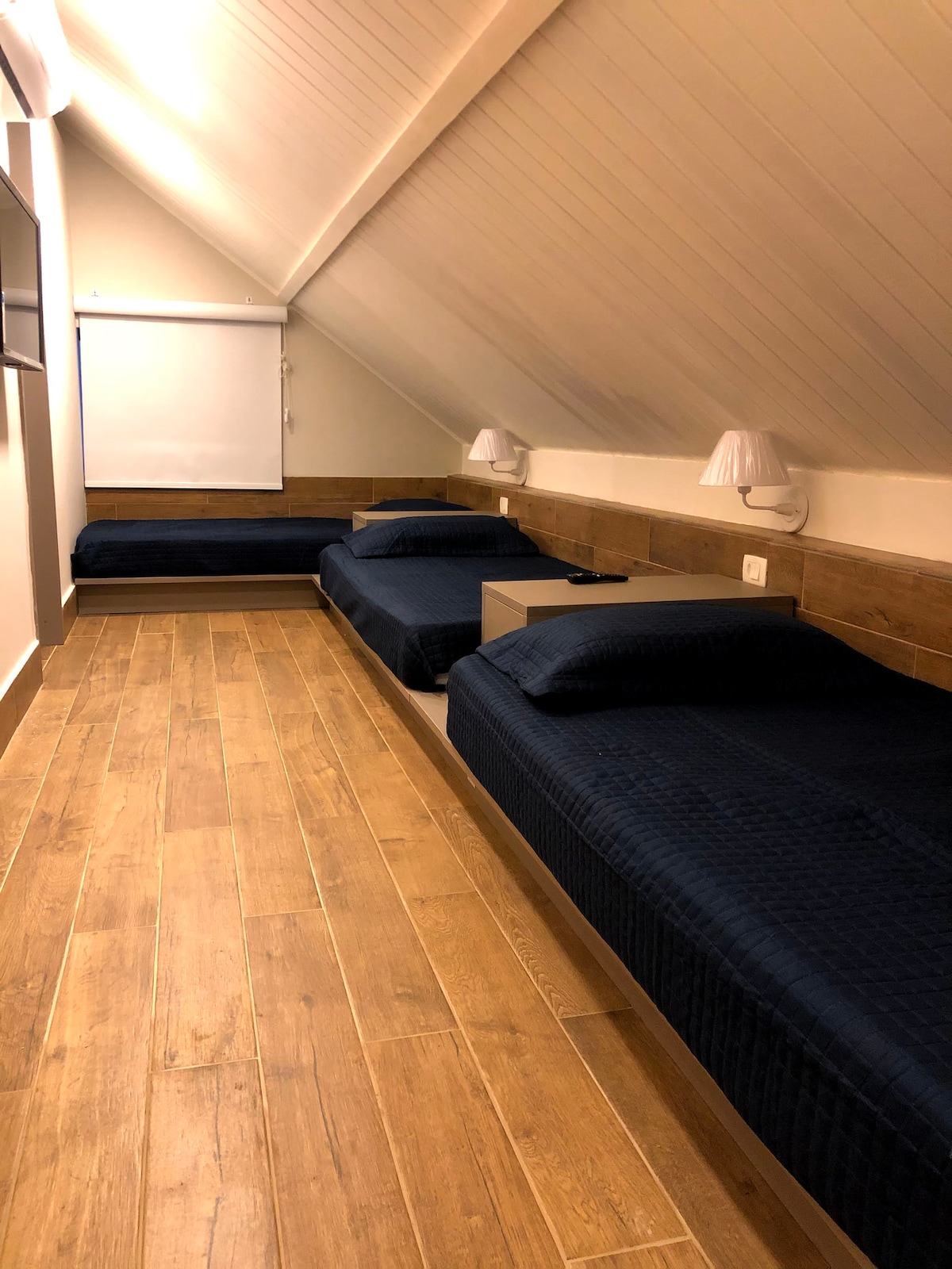 mezzanine s pogledom na apartman 1 ( spavaća soba 5)