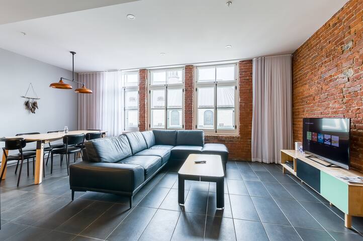 T302 – Lofts du Trésor – Par Les Lofts Vieux-QC gallery image 5