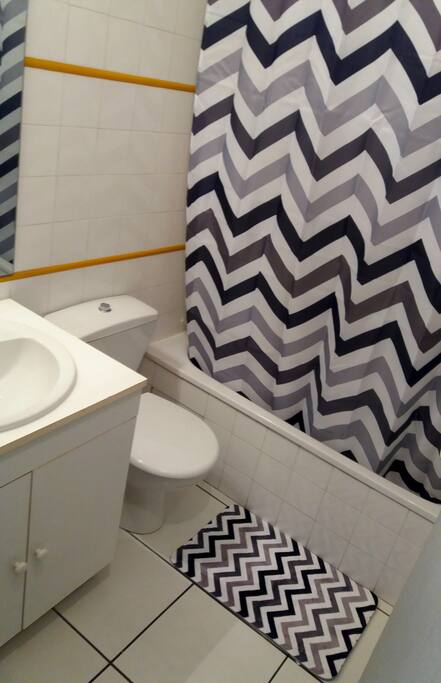 Salle de bain avec wc et Baignoire