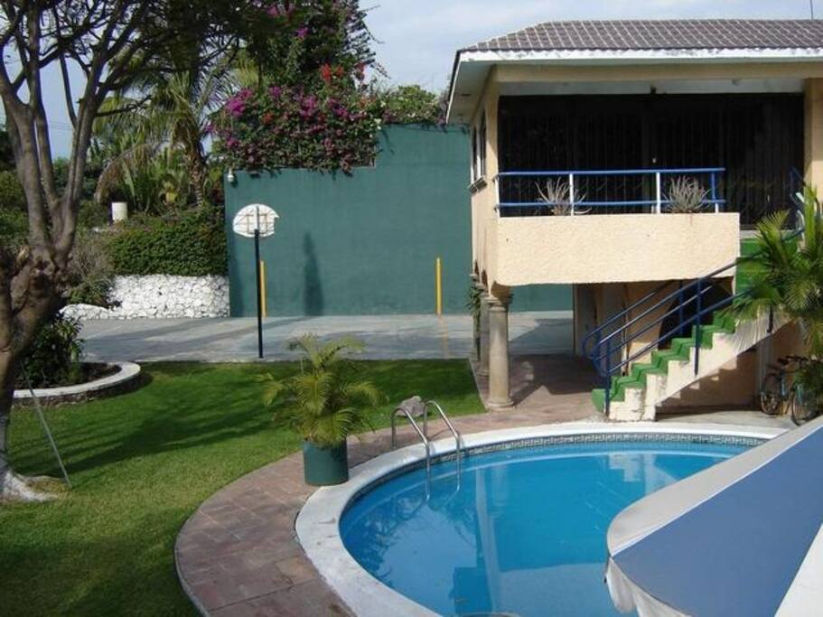 Jardin, Alberca y Fronton
