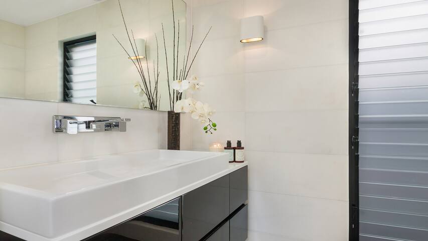 PROS – Bula Luxury Villa at Balmoral Beach gallery image 4