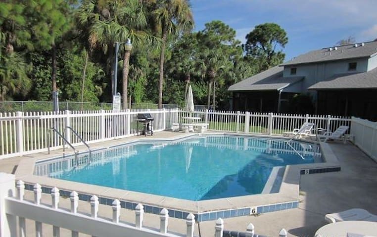 What are some tips for renting houses in Fort Myers, FL?