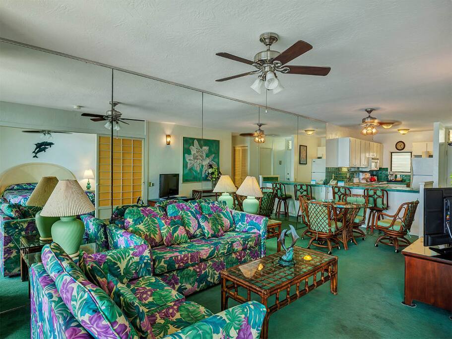kona-bali-kai-1br-of-318-living-kitchen-01.jpg