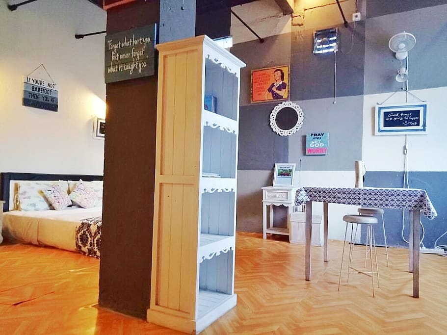 Working space for you nomads, surfers, travellers out there