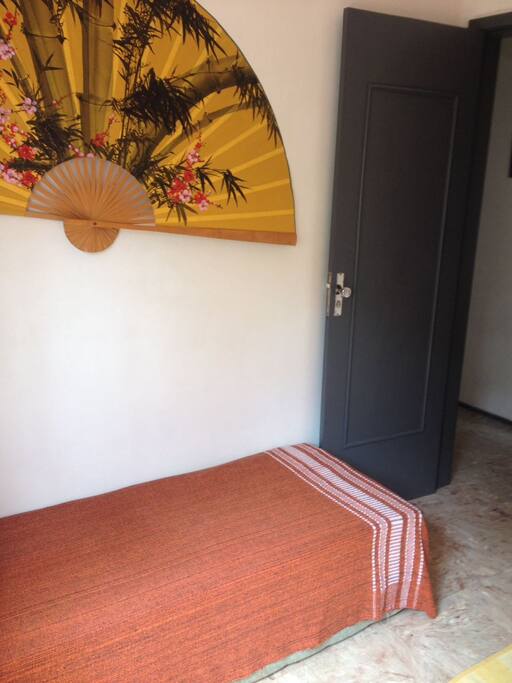 Ainda no seu quarto...