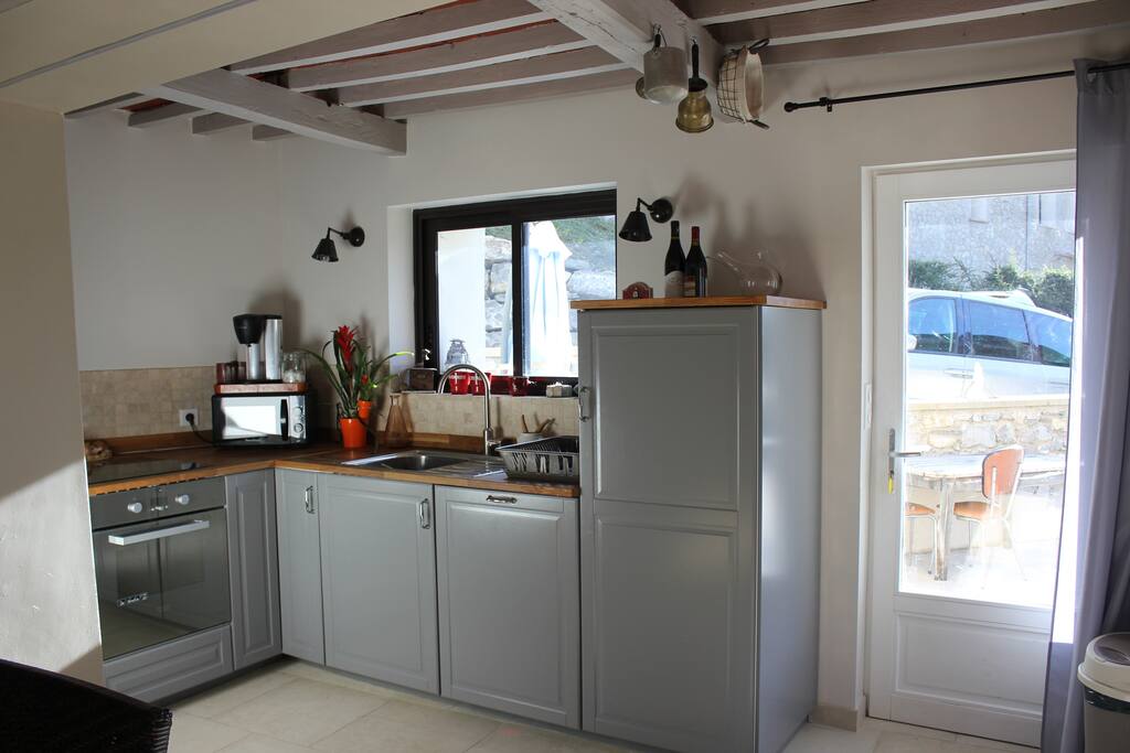 cuisine équipée
avec accès terrasse