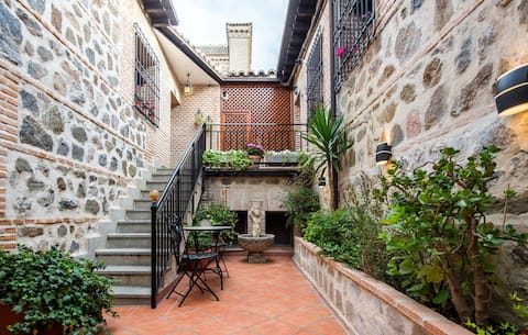 Airbnb con mejor rendimiento: Casa de Bisagra. House 1. Historic Elegance en Toledo