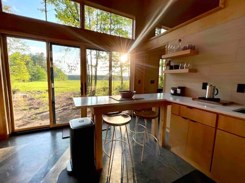 Mysa MTB Meadow Cabin - A Zen Modern Nature Oasis