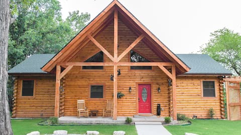 Navajo: Romantic with Fireplace & Private Hot Tub