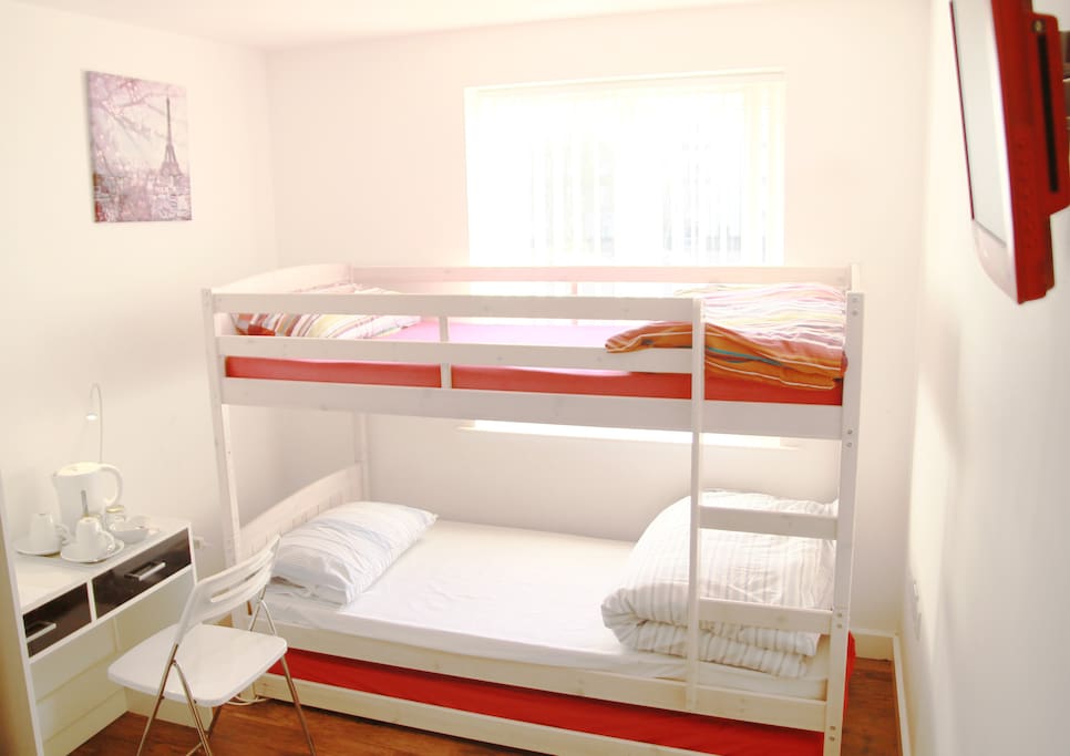 Bedroom (3 single beds)