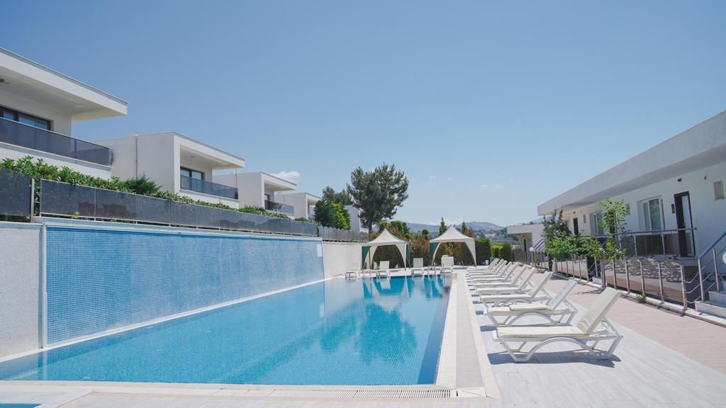 KUŞADASI HAVUZLU 3+1 VİLLA