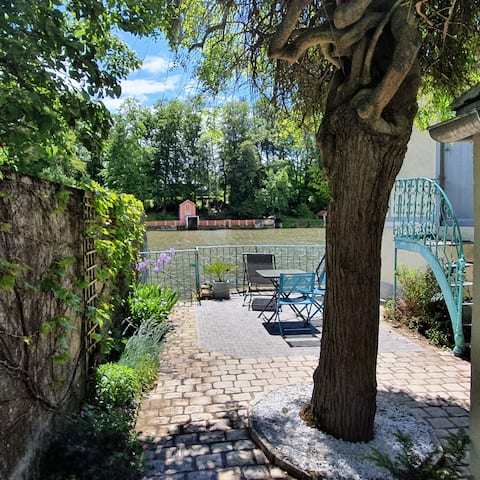 Fisherman's Cabane on the banks of the Loiret