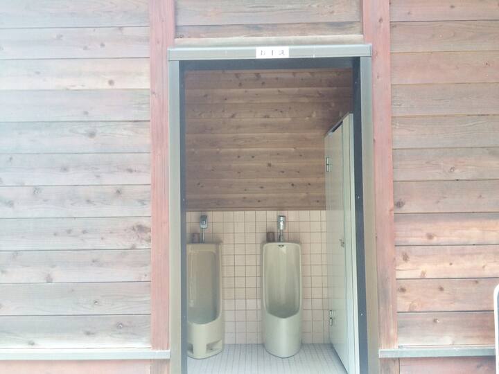 トイレです
男と女用有ります
和式、洋式　有ります。

