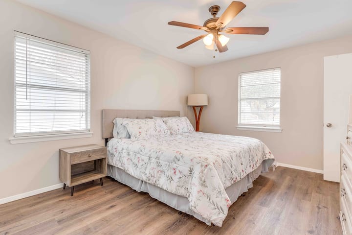 سرير بحجم كبير مع رغوة ميموري فوم 