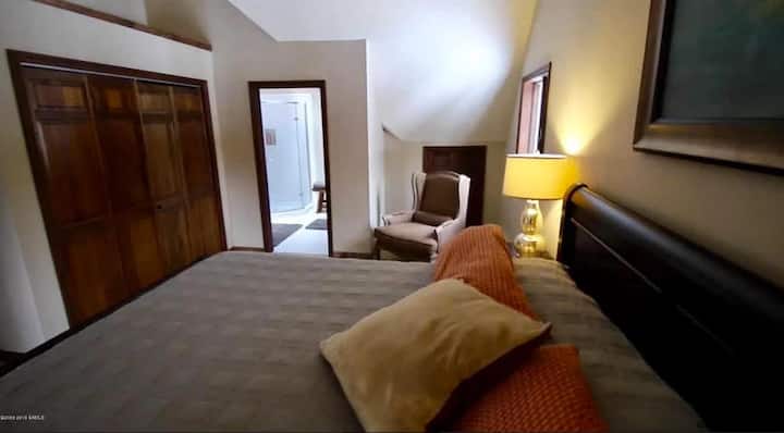 Dhomë gjumi Master me banjë private