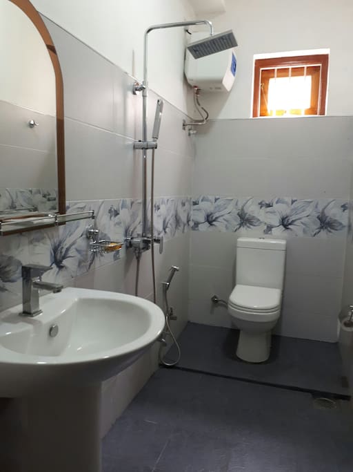 High quality private bathroom with hot water specially for you at Amazing Homestay.