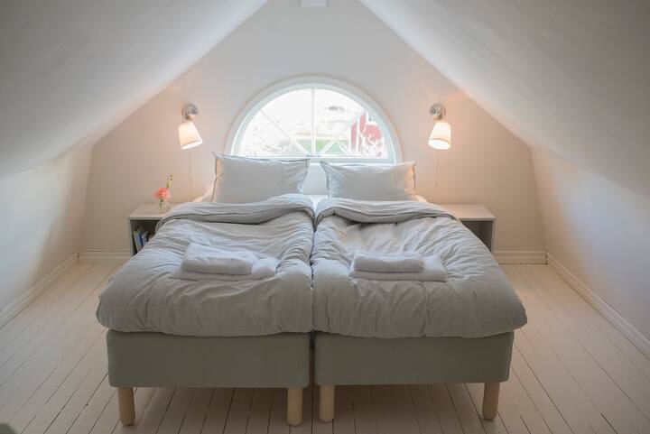 Chumba cha 3 cha kulala, kitanda chenye mviringo. Ghorofa ya tatu