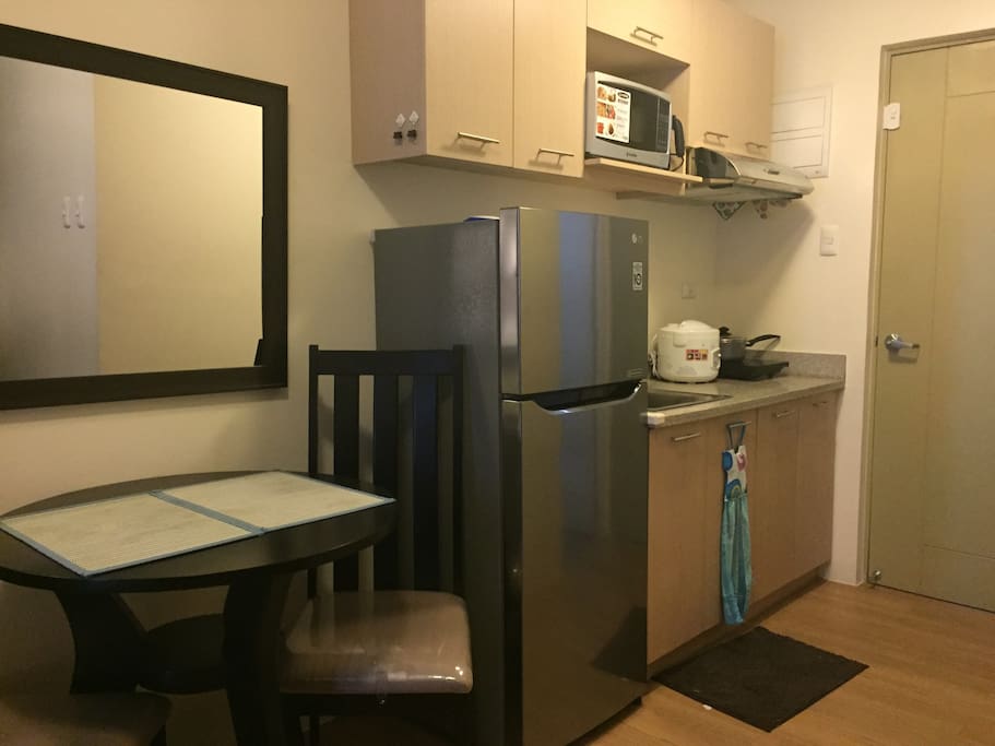 full kitchen if you feel like cooking - or store drinks and leftovers in the fridge