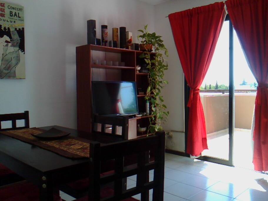 Living Comedor, con vista al balcón