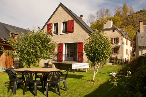 "Chez CASTET" Single-family home with garden
