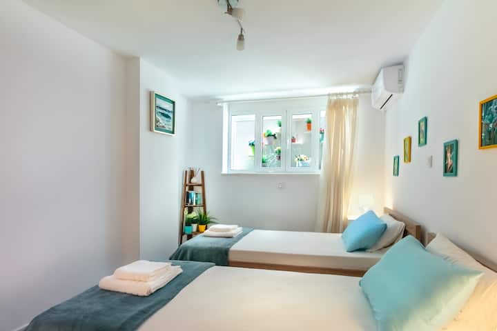 Dormitorio 2 (¡camas y colchones nuevos!)