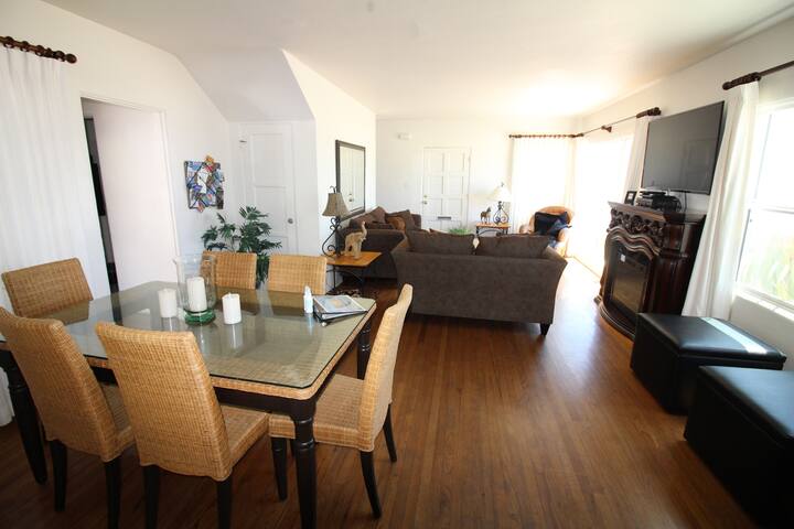 Fabulous Ocean Front Paradise- 8BR, 5 BA-Sleeps 21 gallery image 4