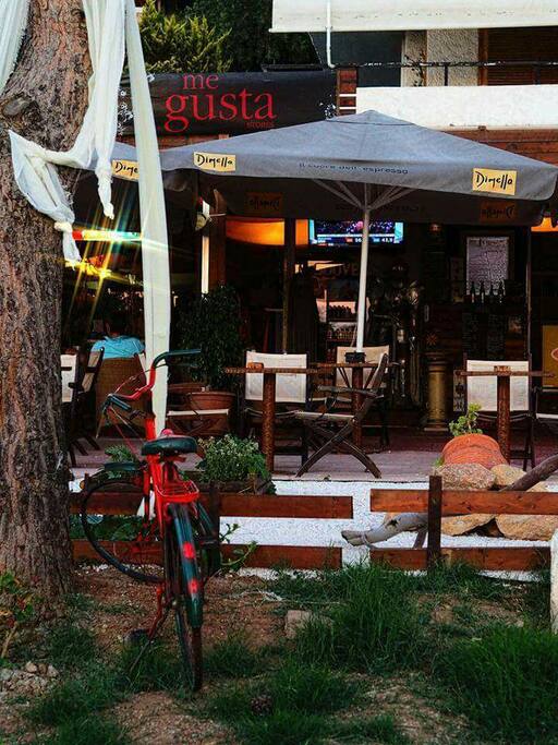 The cafe restaurant & mini market right next to the studio.