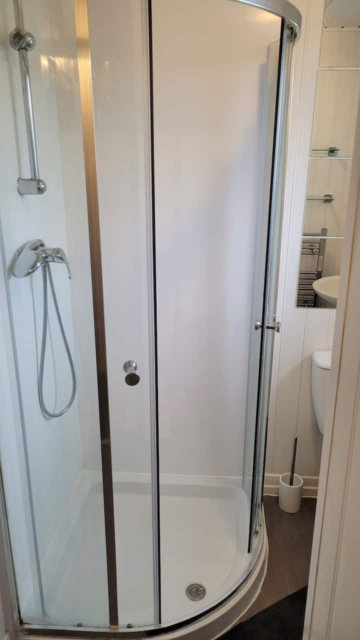 Mains pressure showers in all bedrooms 