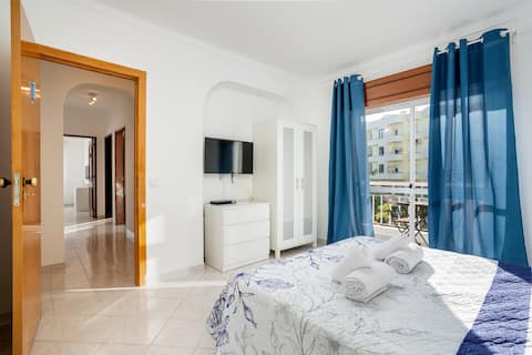 Imóvel de sucesso: /Allya Apt/ Best Comfort in Faro/Gambelas for 8p em Montenegro
